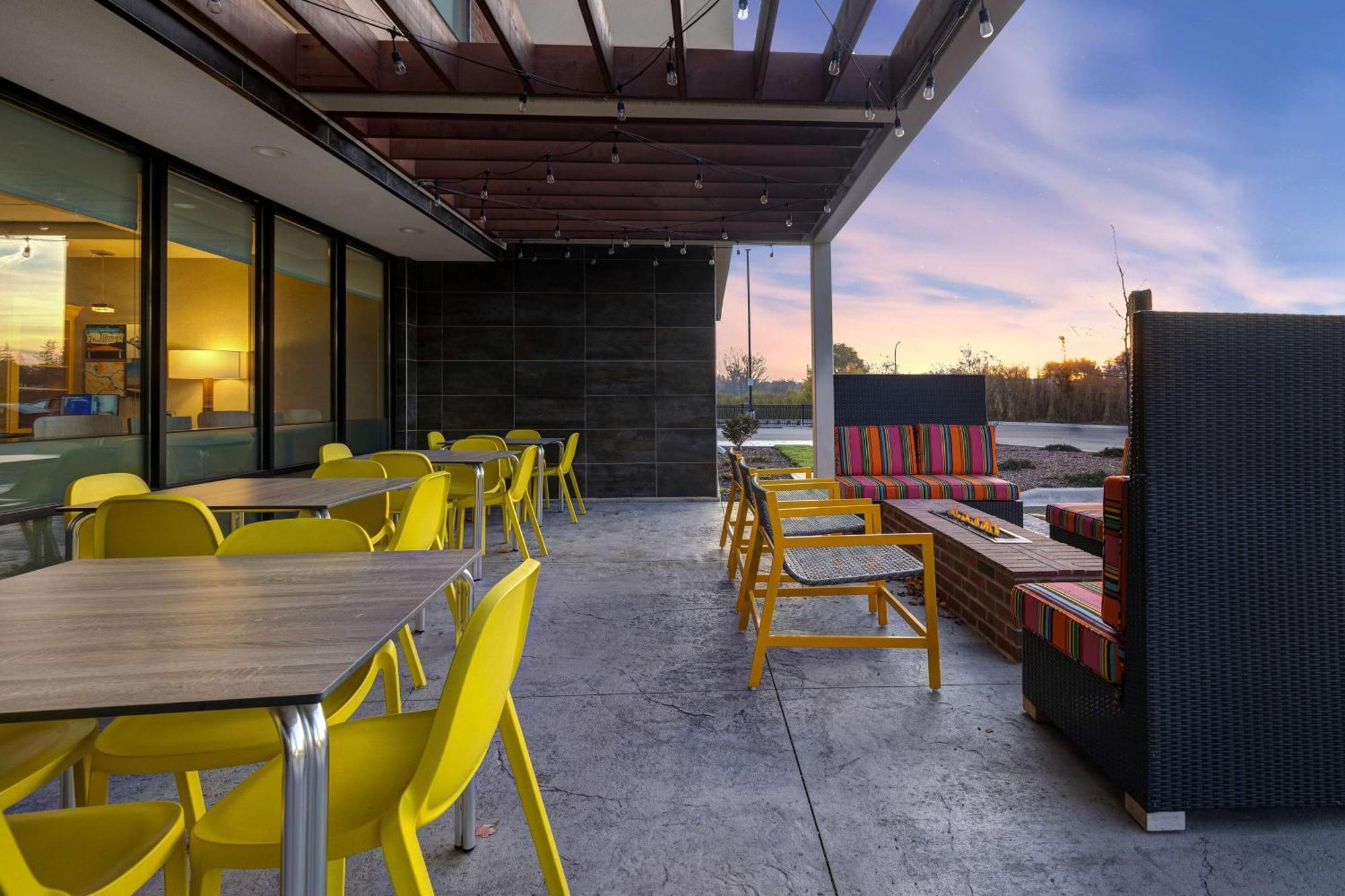 Home2 Suites By Hilton ДеКалб Екстериор снимка